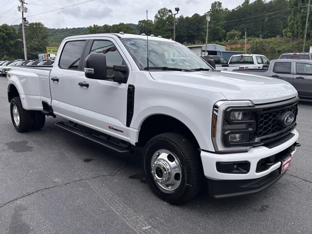 New 2026 Oxford White Ford F-350® XL image 4