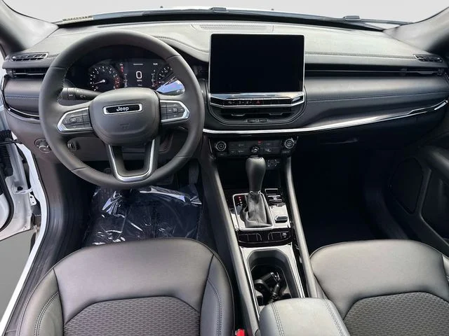 New 2026 Bright White Clear-Coat Exterior Paint Jeep Latitude image 15
