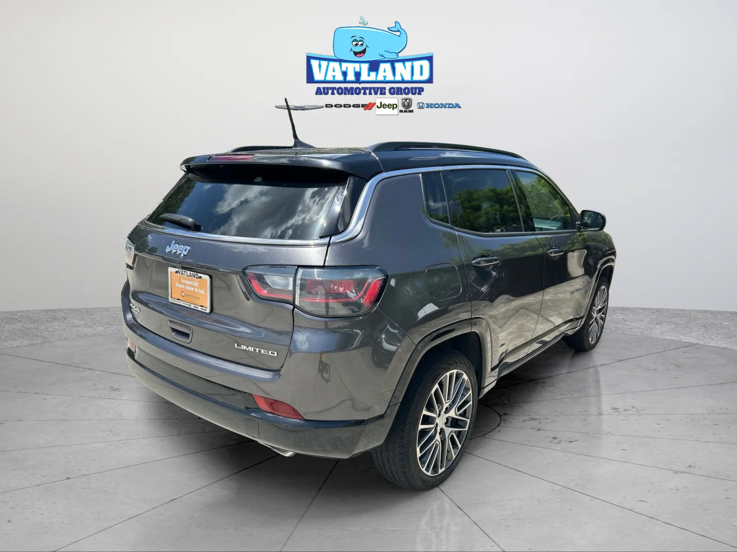 Used 2022 Crystal Metallic Jeep Limited image 5