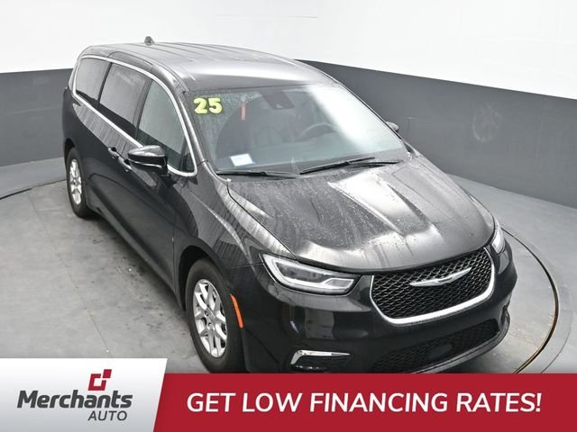 Used 2025 Black Chrysler Select image 33