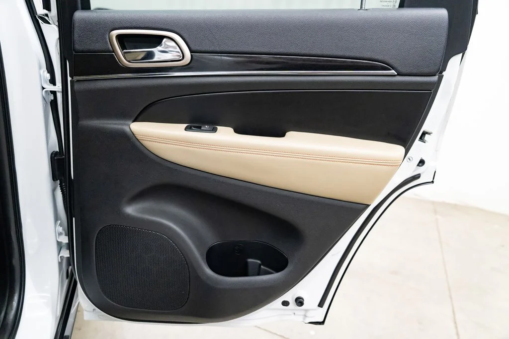 Used 2016 White Jeep Limited image 31
