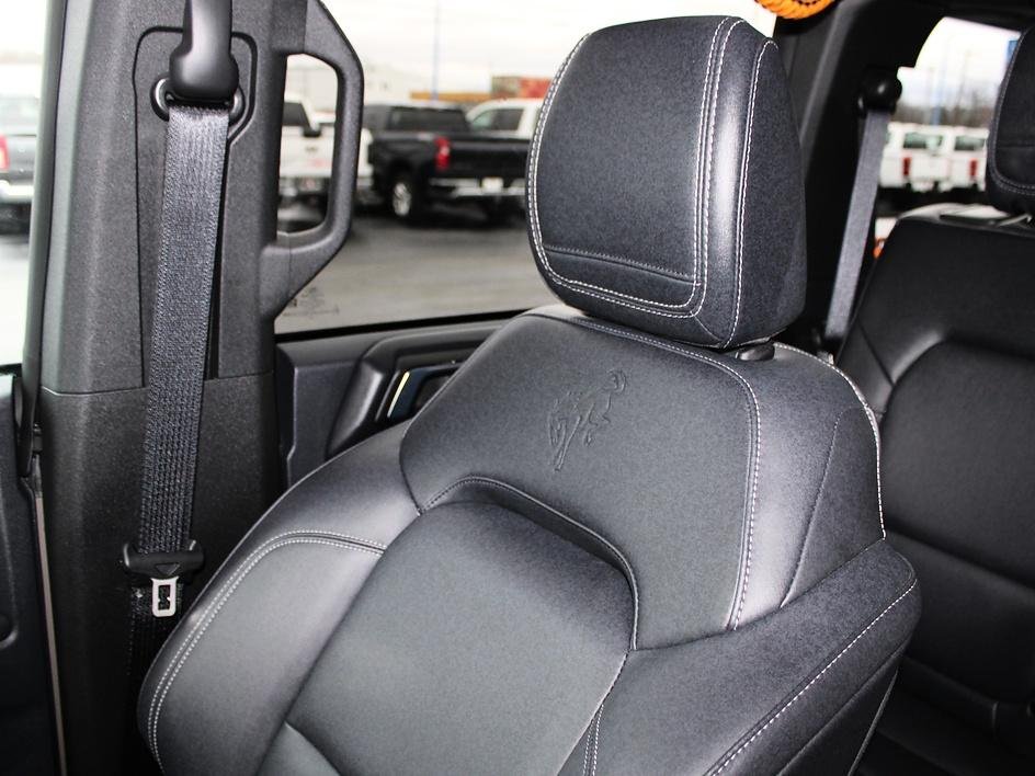 Used 2025 Gray Ford Badlands image 46