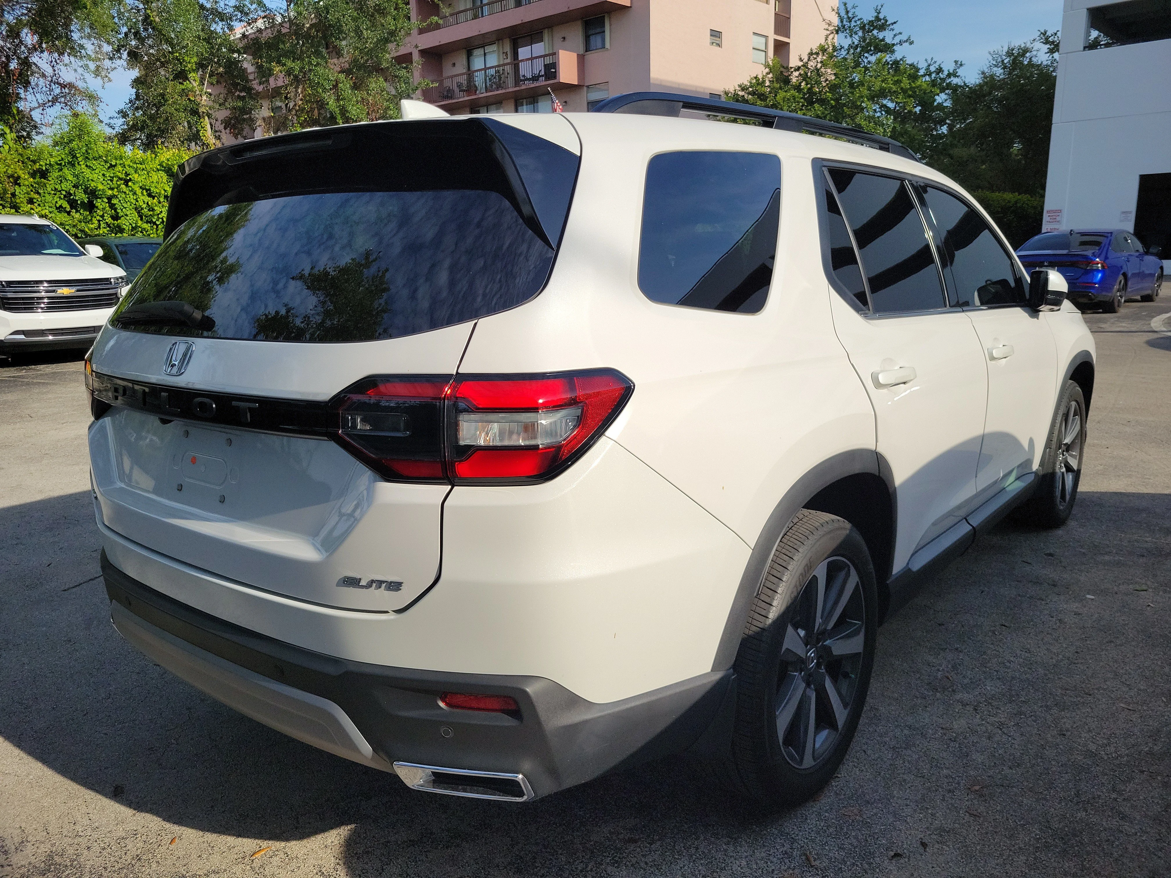 2025 Honda Pilot Elite - Photo 3