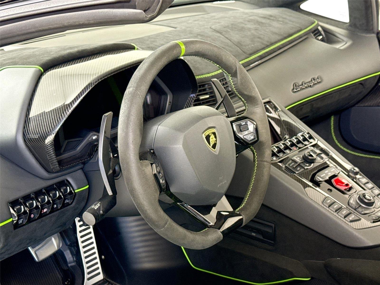 2021 Lamborghini Aventador - Photo 15