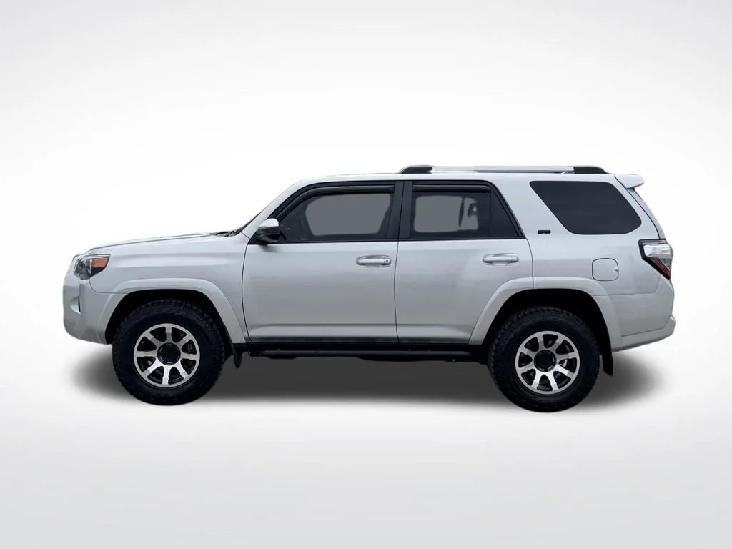 Used 2021 Silver Toyota SR5 image 3