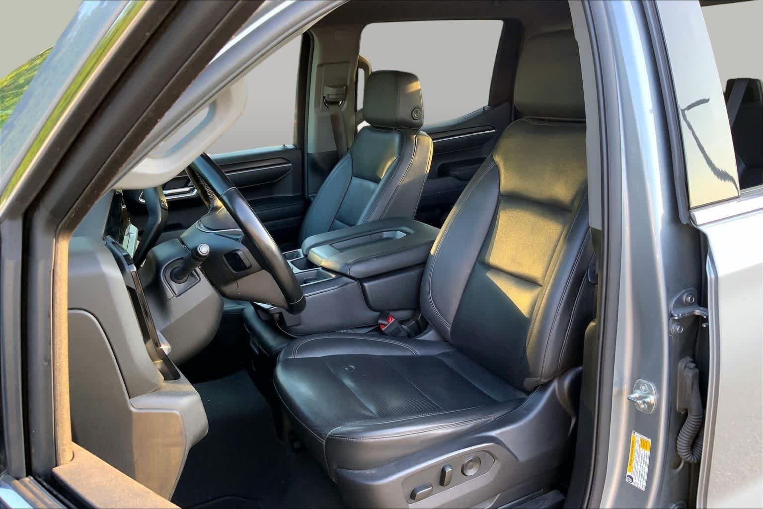 Used 2025 Sterling Metallic GMC SLT image 8