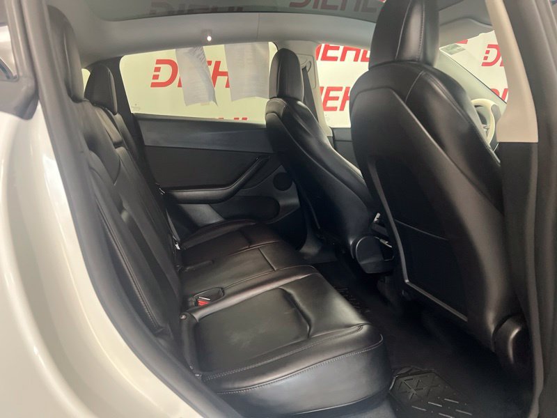 Used 2022  Tesla Long Range image 11