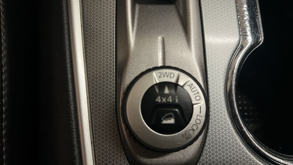 Used 2017 Blue Nissan SL image 24