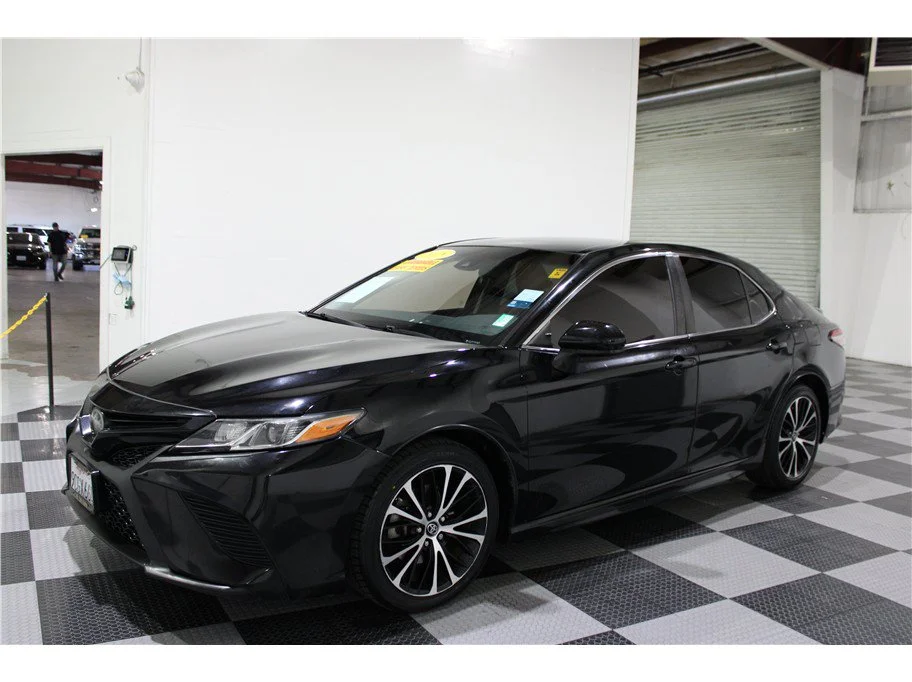 Used 2018 Black Toyota SE Sedan 4D image 7