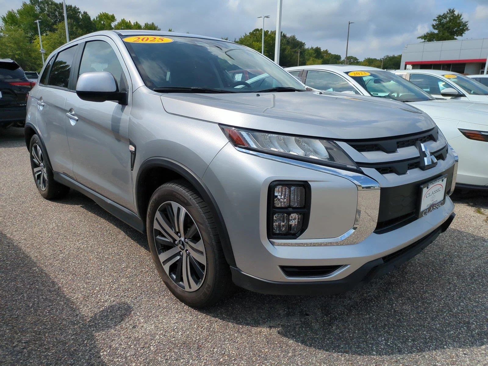 Used 2025  Mitsubishi S image 2