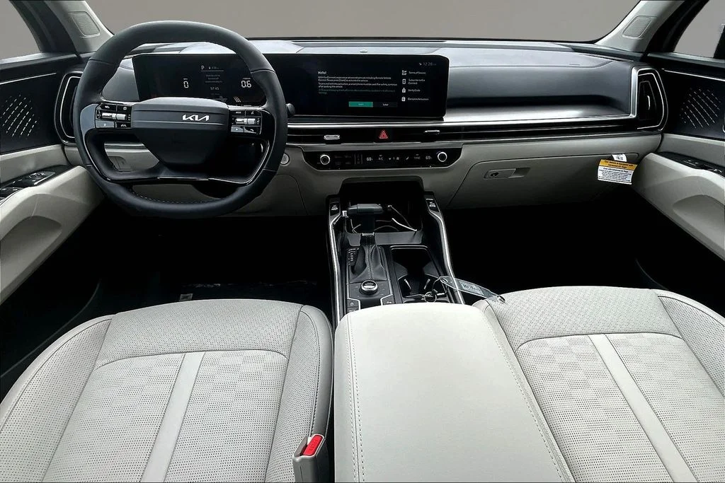 New 2026 Wolf Gray Kia S image 5