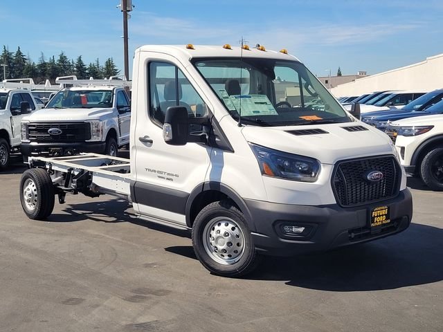 New 2025 Oxford White Ford Cutaway image 1