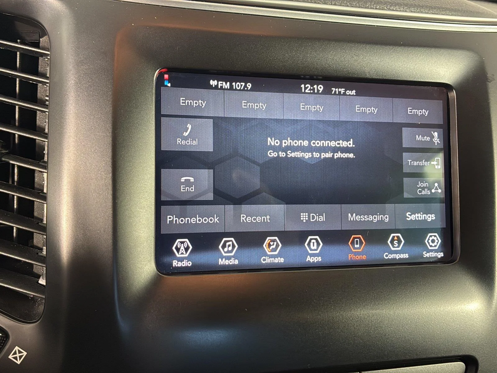 Used 2020 Diamond Black Crystal Pearlcoat Jeep Latitude image 47