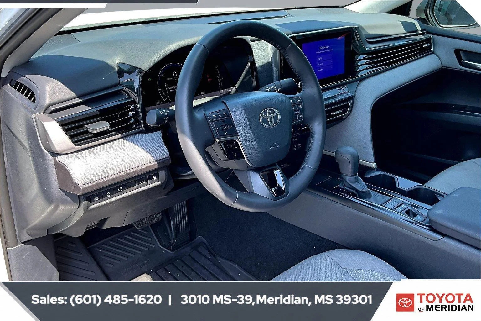 Used 2025 Ice Cap Toyota LE image 12