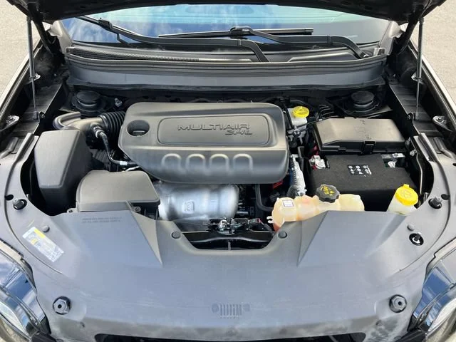 Used 2019 Diamond Black Crystal Pearlcoat Jeep Latitude image 28