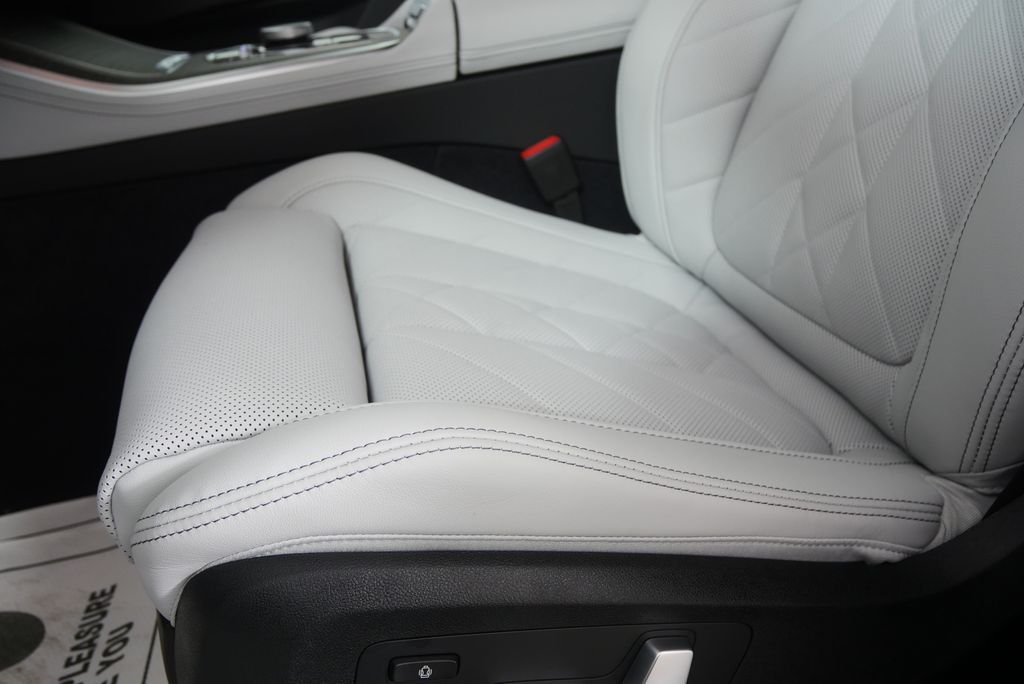New 2026 Alpine White BMW sDrive40i image 9