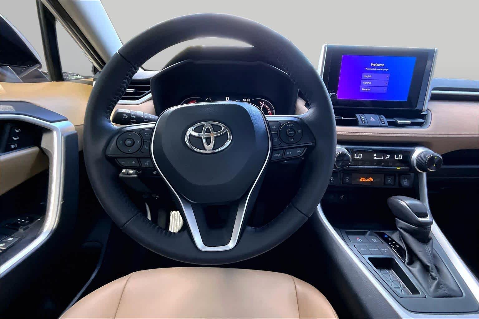 Used 2025 Wind Chill Pearl Toyota XLE Premium image 6