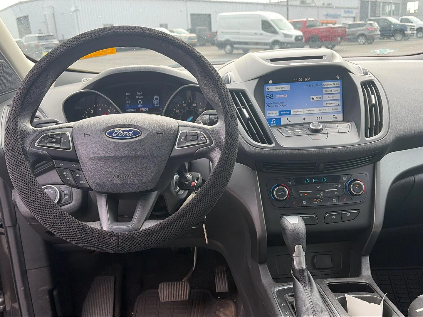 Used 2017 Magnetic Ford SE image 10