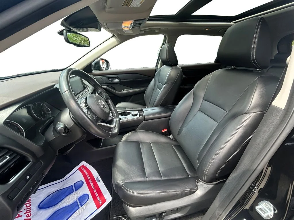 Used 2023 Super Black Nissan SL image 10