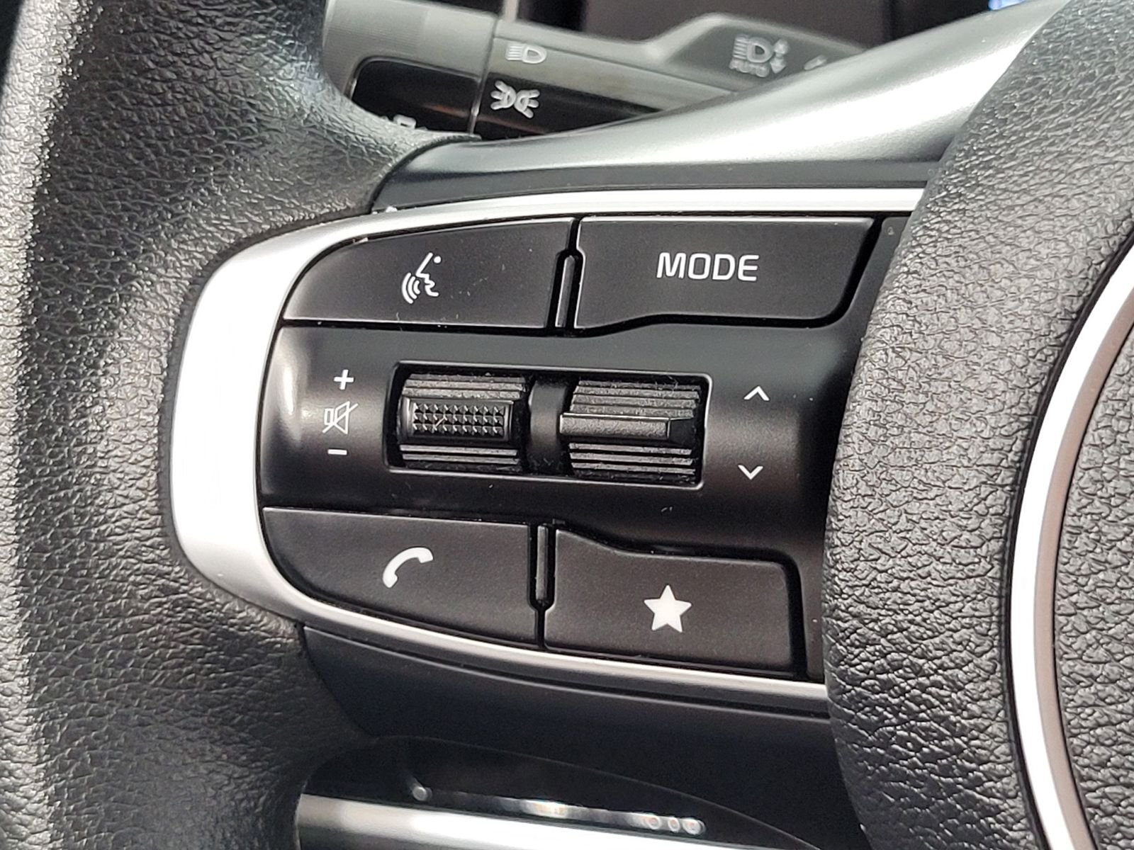 Used 2023 Black Kia LX image 15
