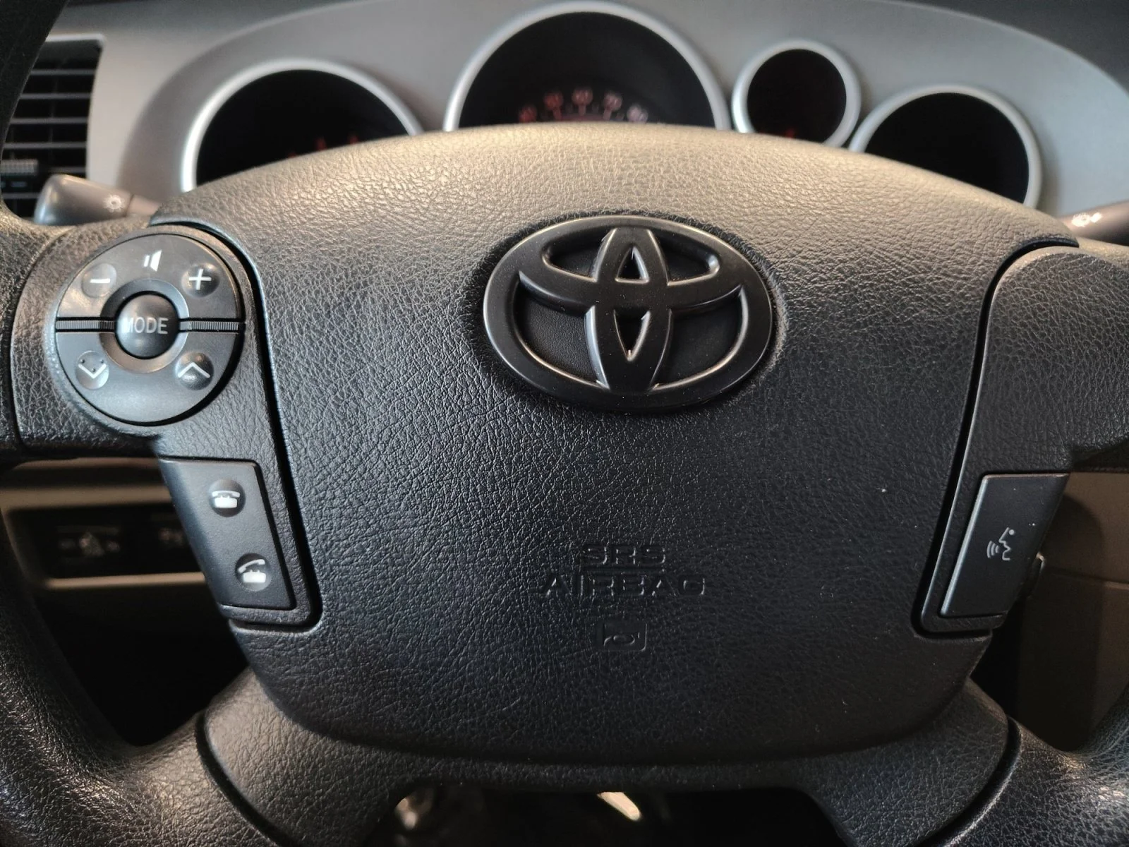 Used 2013 Super White Toyota Grade image 16