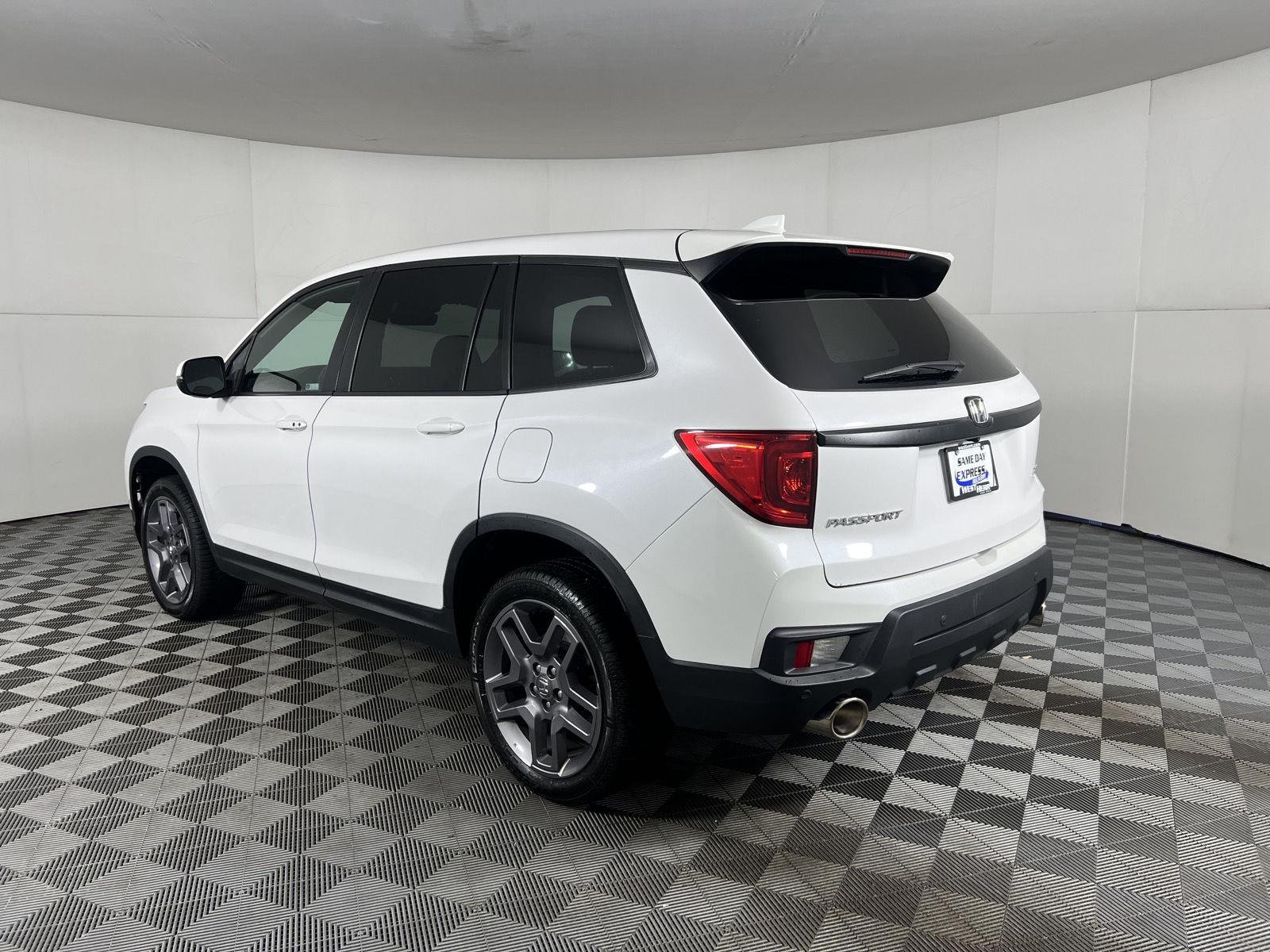 Used 2023 Platinum White Pearl Honda EX-L image 6