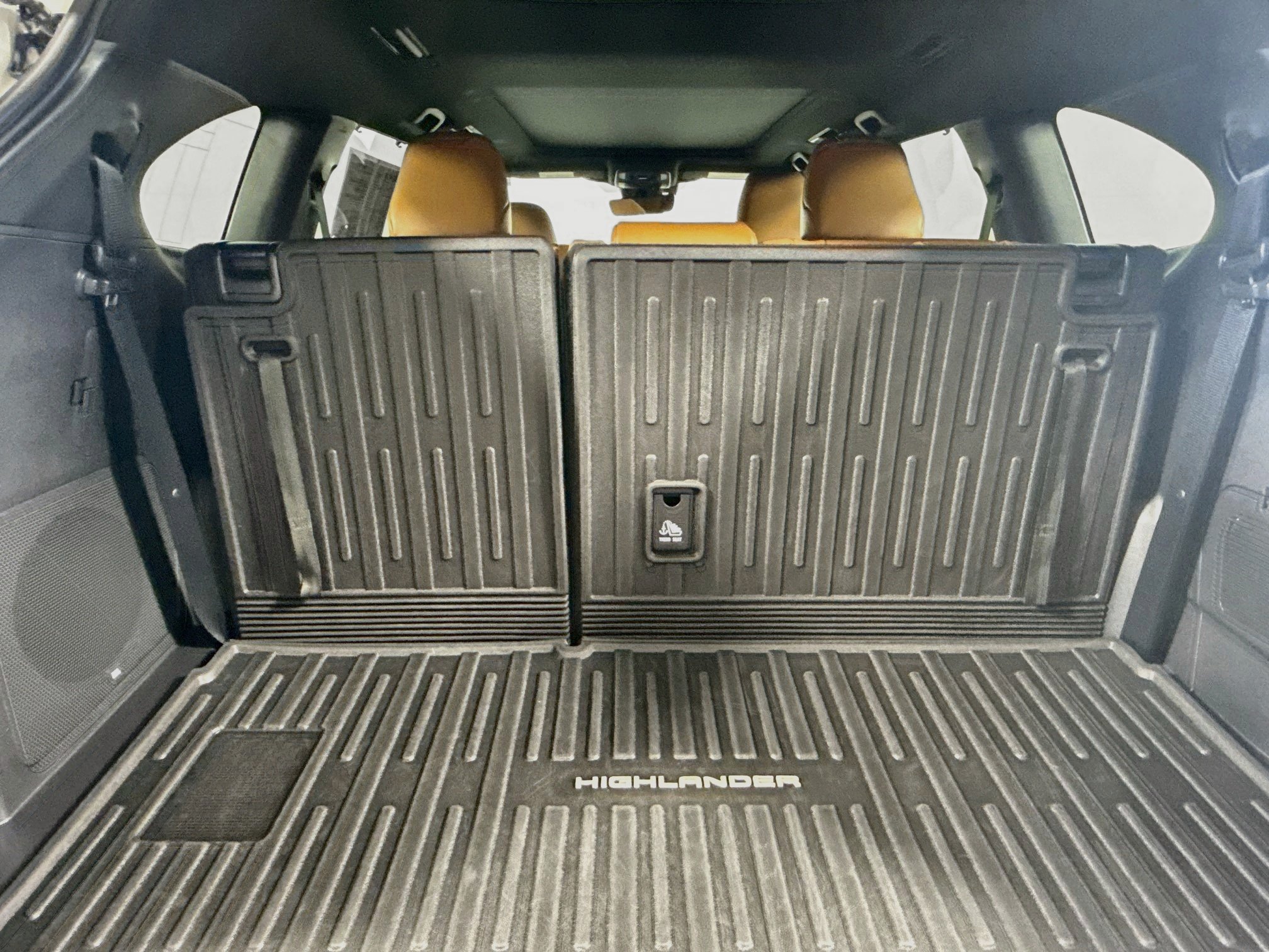 Used 2022 Wind Chill Pearl Toyota Platinum image 27