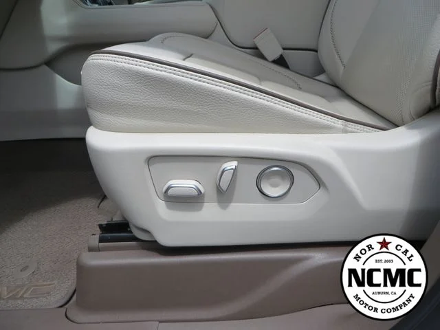 2023 GMC Yukon Denali - Photo 21