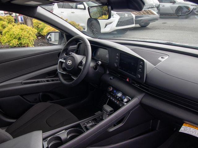 New 2026 White Hyundai SEL Sport Premium image 18
