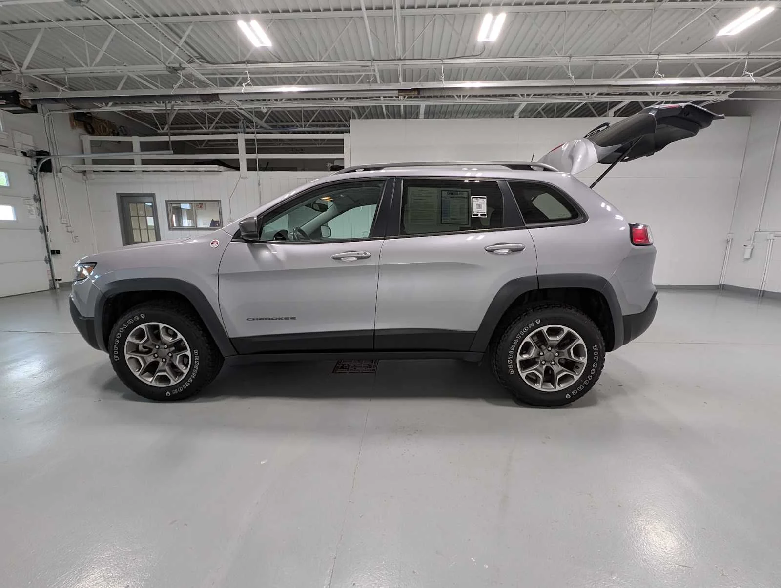 Used 2021 Billet Silver Metallic Clearcoat Jeep Trailhawk image 12