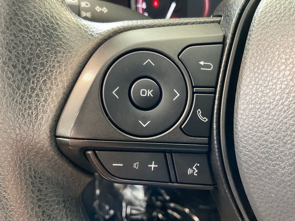 2025 Toyota RAV4 XLE - Photo 11