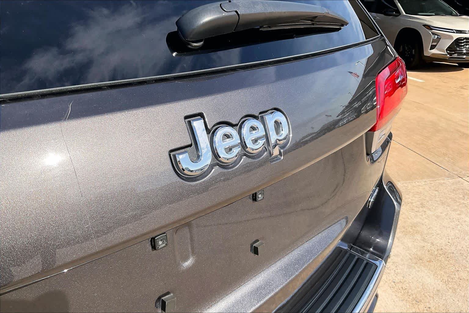 Used 2020 Granite Crystal Metallic Clearcoat Jeep Overland image 29