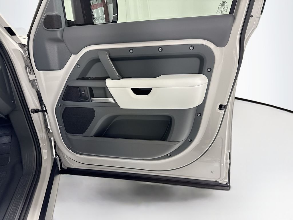New 2026 Borasco Grey Land Rover S image 25