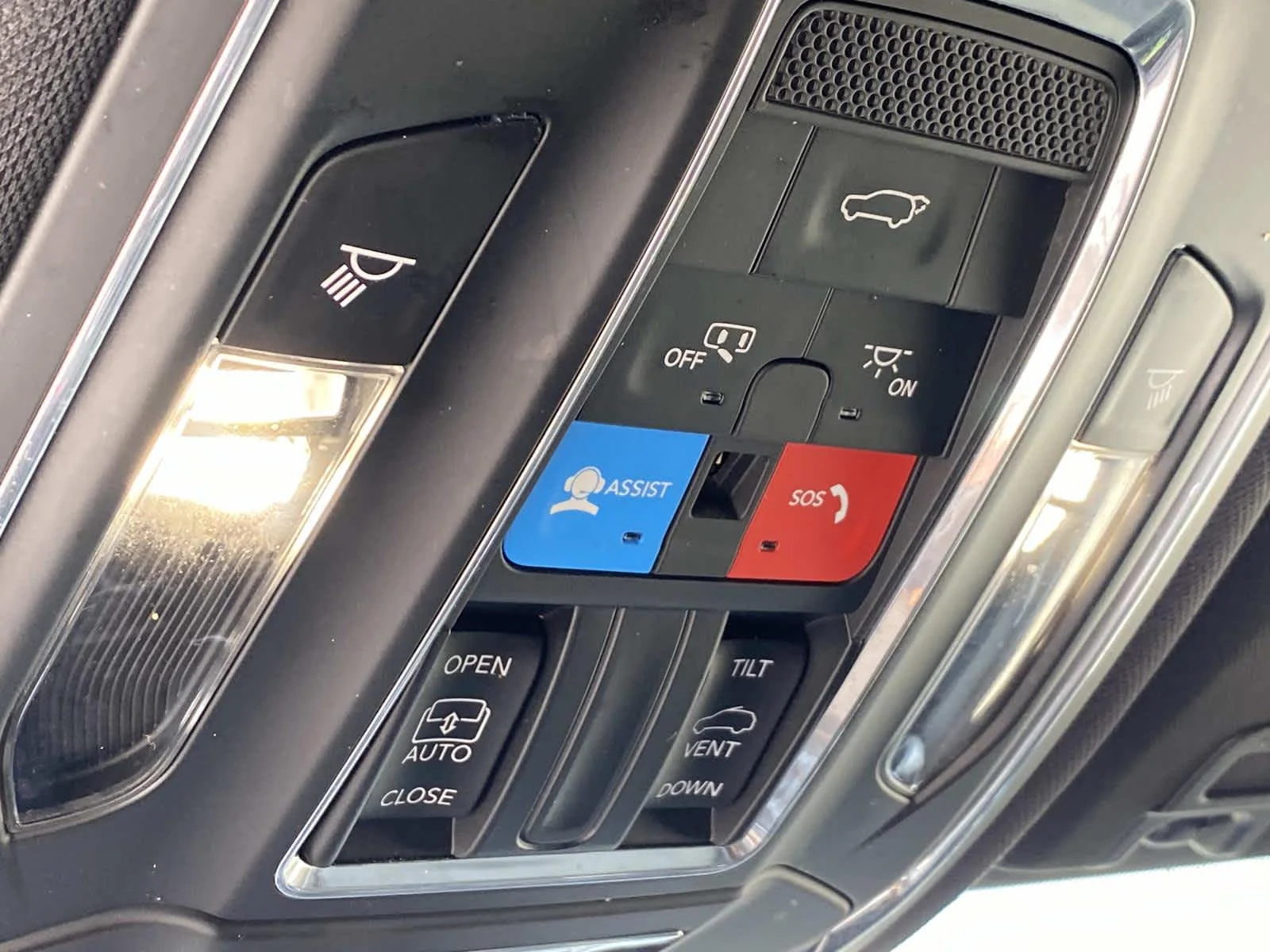 Used 2023 Baltic Gray Metallic Clearcoat Jeep Altitude image 22