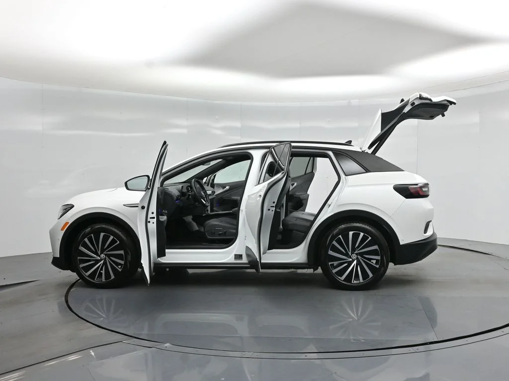 Used 2024 White Volkswagen S image 33