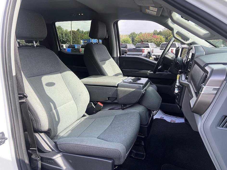 Used 2025 Oxford White Ford XLT image 17