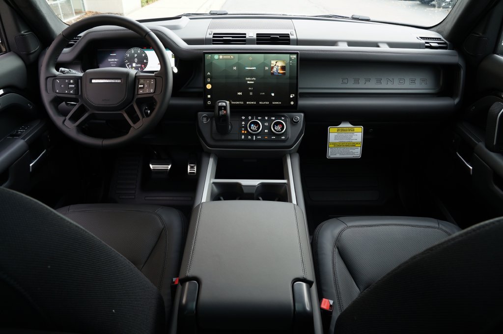 New 2026 Santorini Black Land Rover V8 image 9