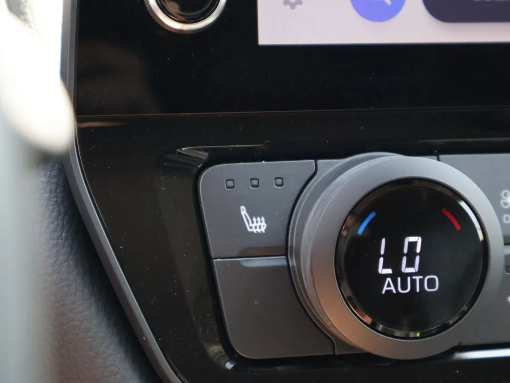 Used 2025 Silver Toyota XLE image 37