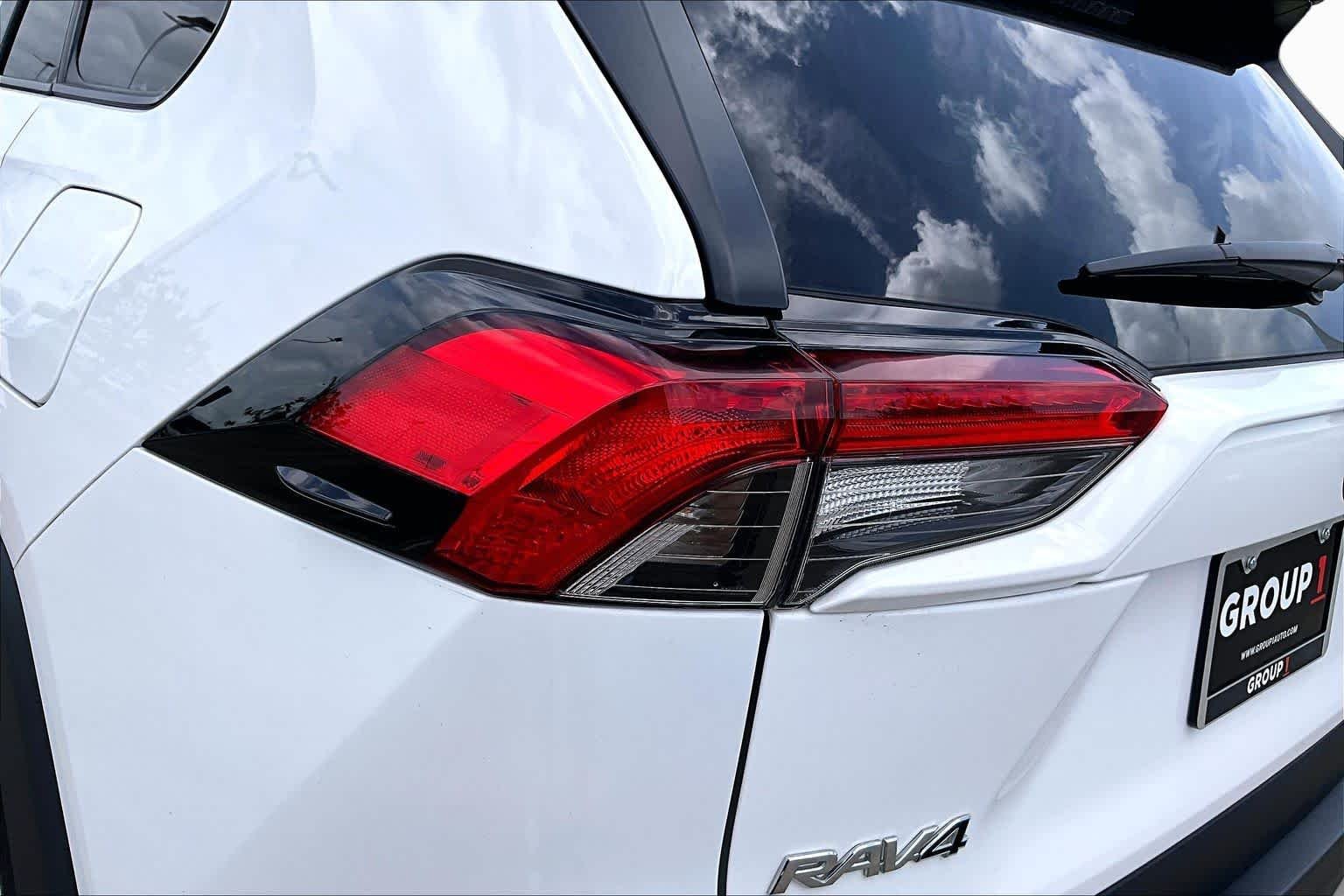 Used 2025 Ice Cap Toyota LE image 27