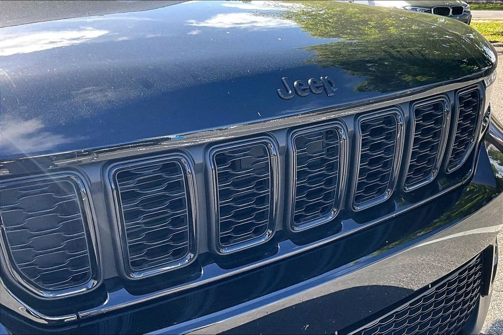 Used 2022 Black Jeep Altitude image 33