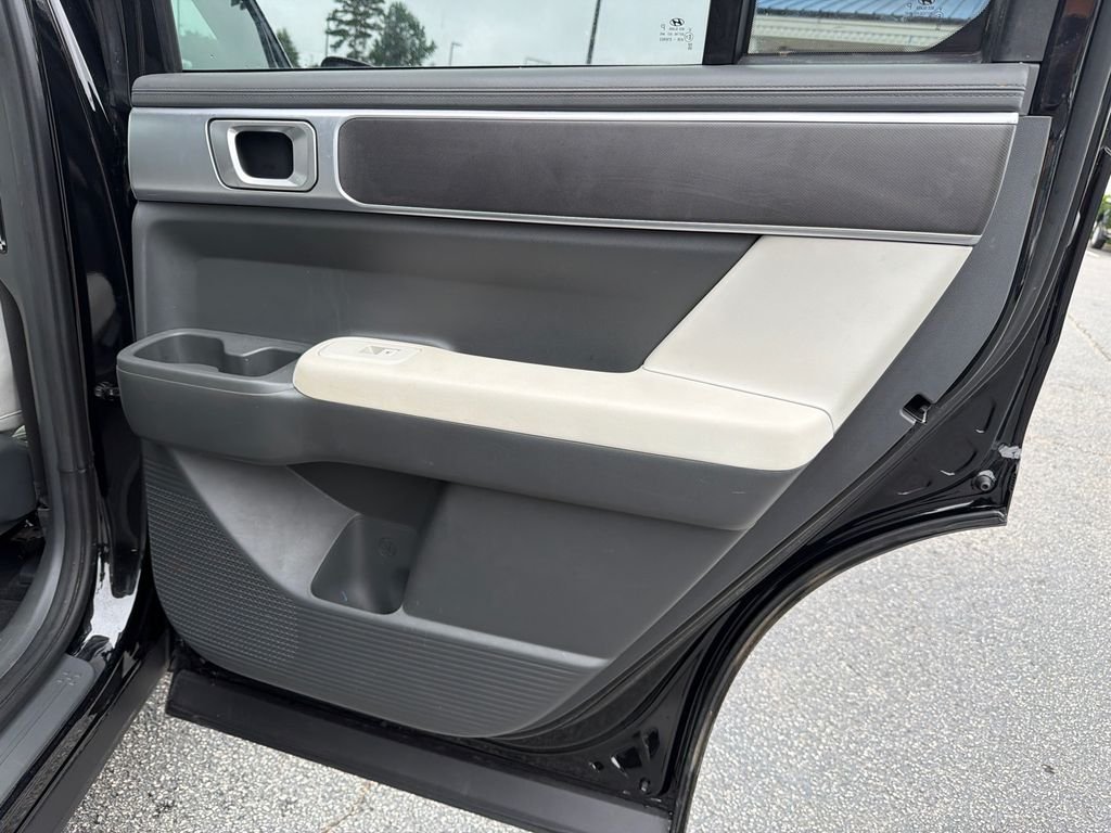 Used 2025 Black Hyundai SE image 16
