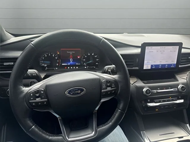 Used 2020 White Ford Limited image 9