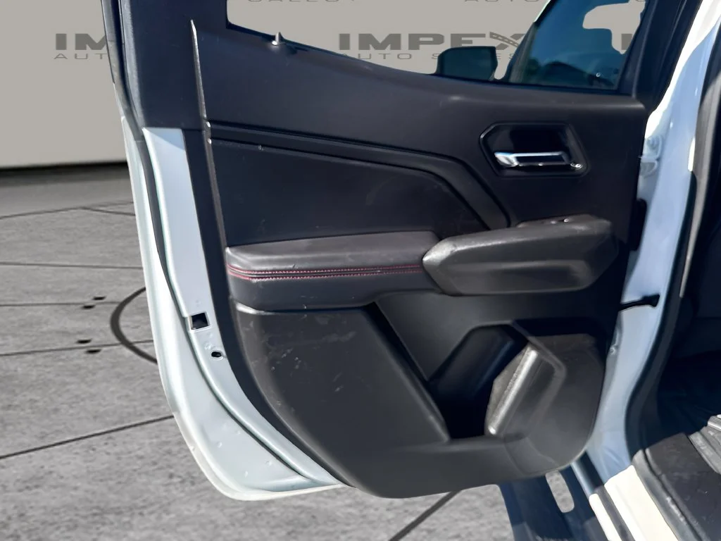 Used 2025 White Chevrolet Z71 image 25