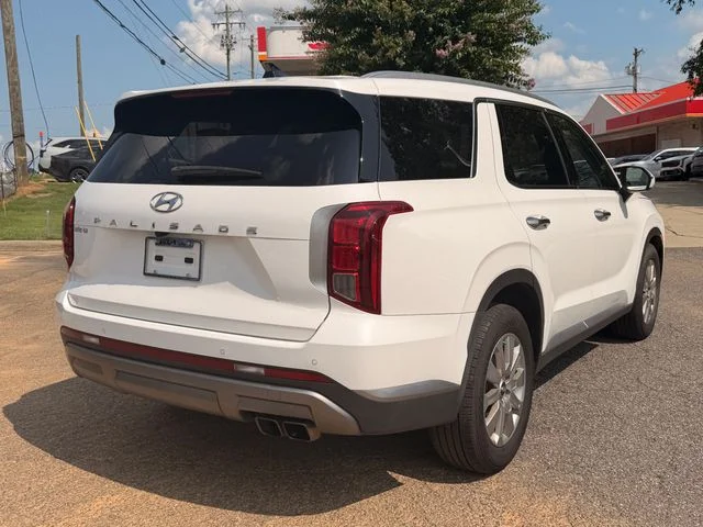 Used 2023 White Hyundai SEL image 5