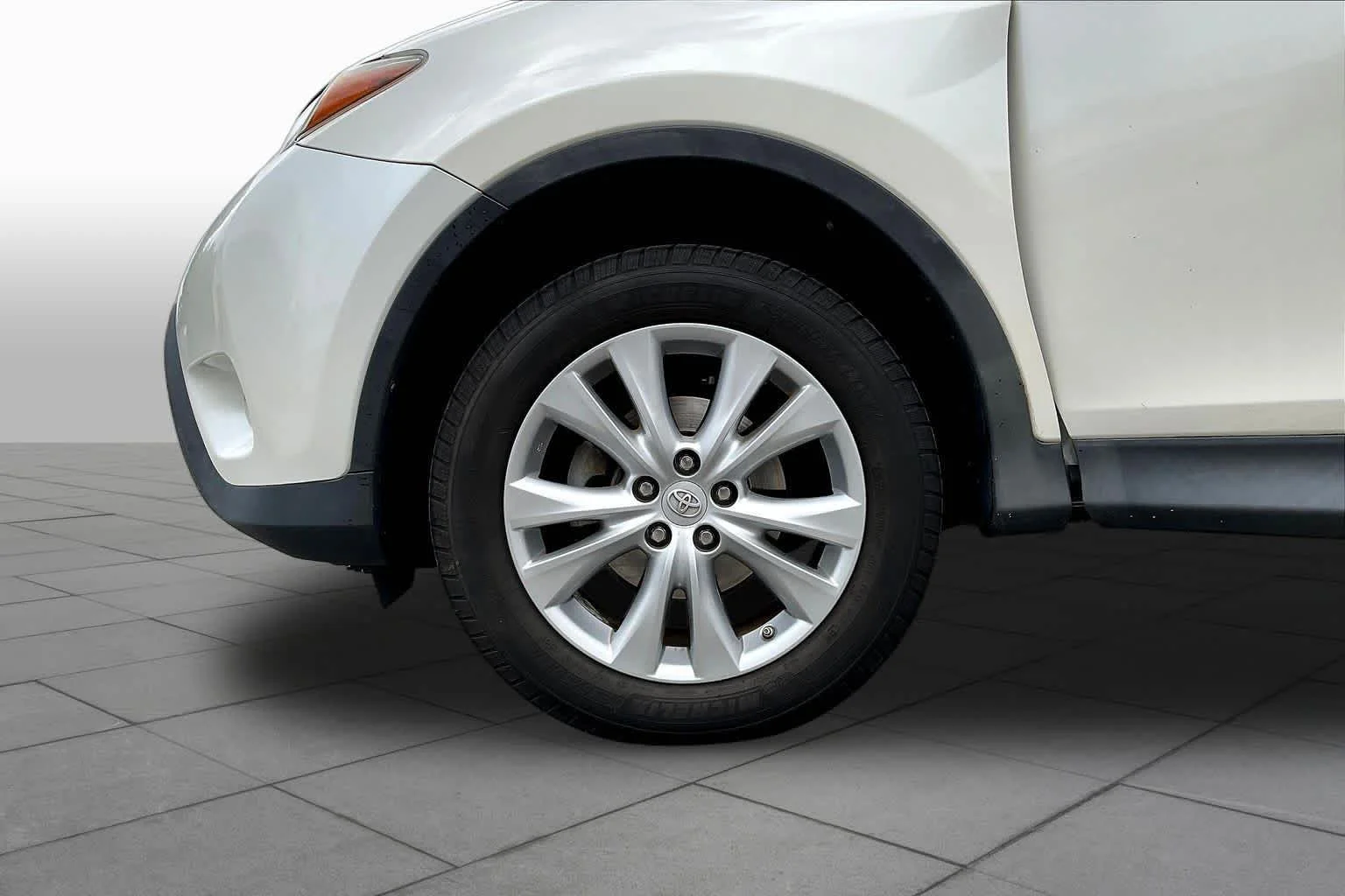 Used 2014 Blizzard Pearl Toyota Limited image 10