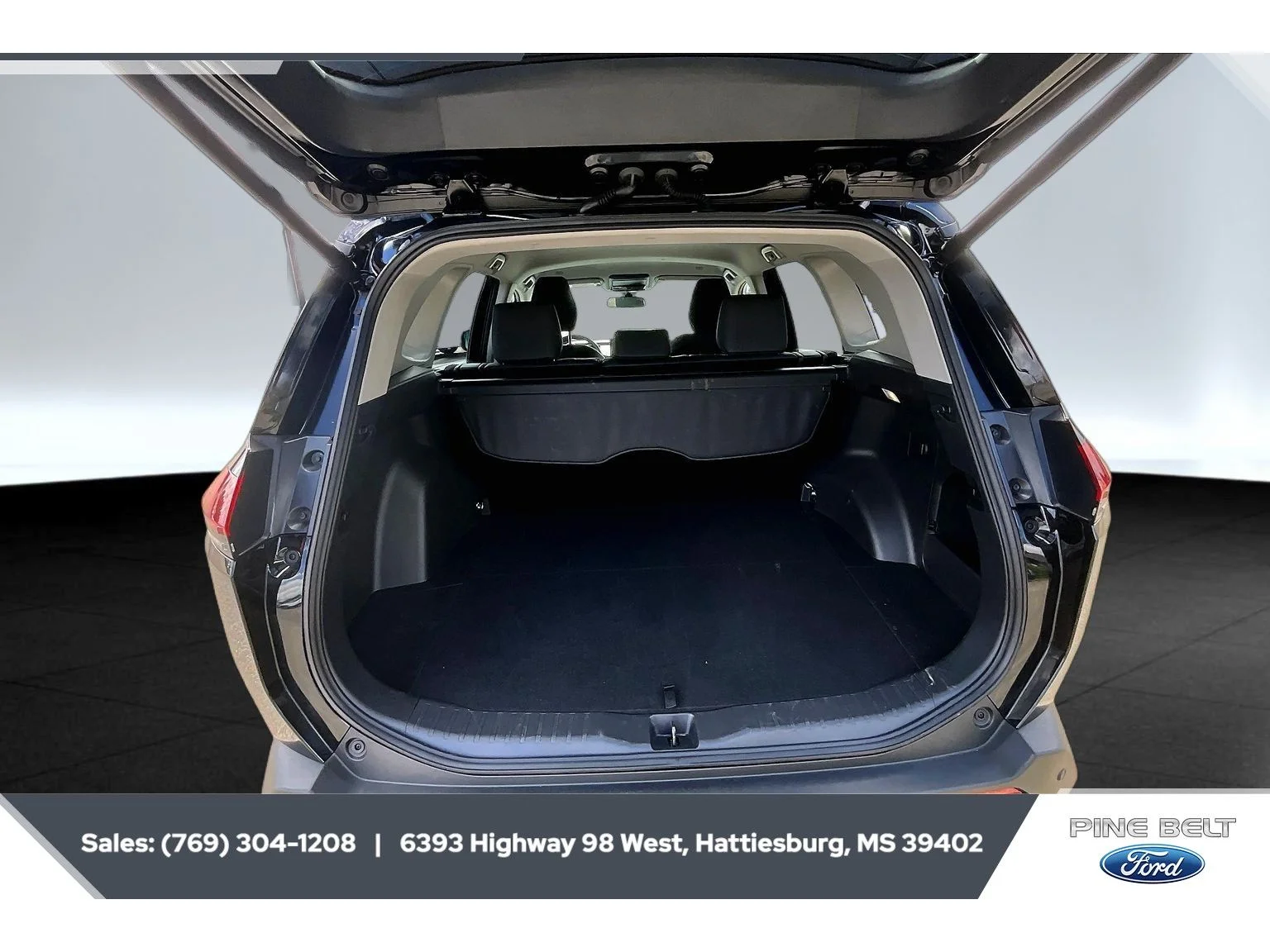 Used 2026 Midnight Black Metallic Toyota XLE Premium image 21