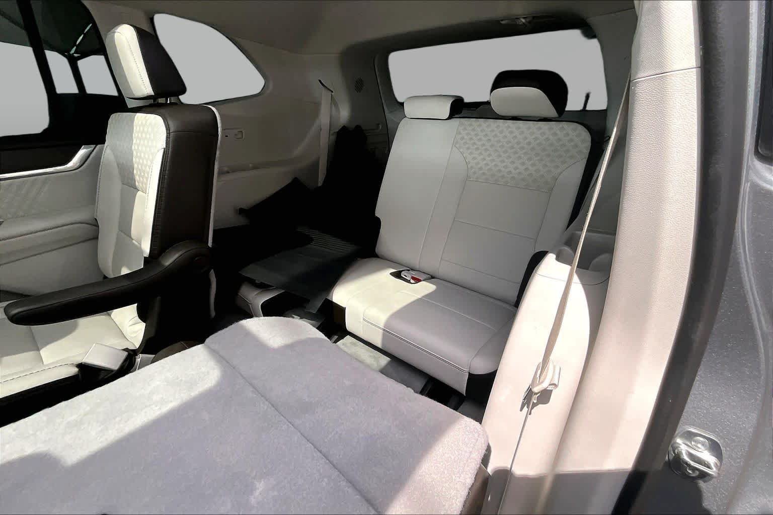 Used 2024 Sterling Metallic GMC FWD Denali image 37