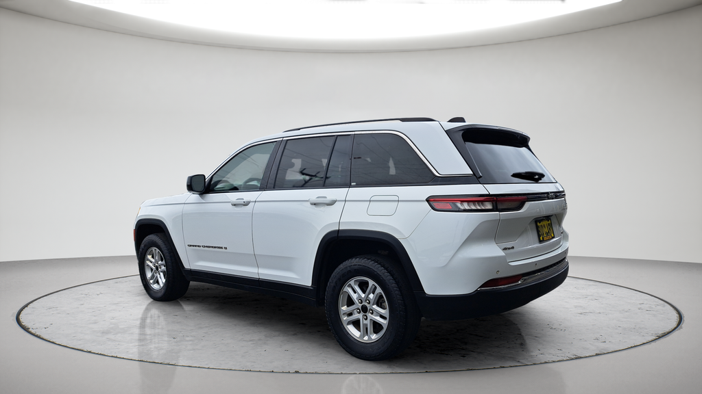 Used 2023 White Jeep Laredo image 5