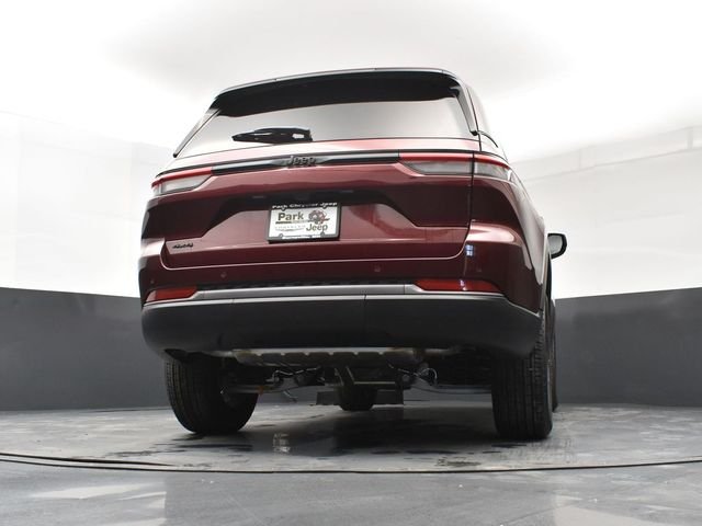 New 2026 Velvet Red Pearl-Coat Exterior Paint Jeep Altitude image 23