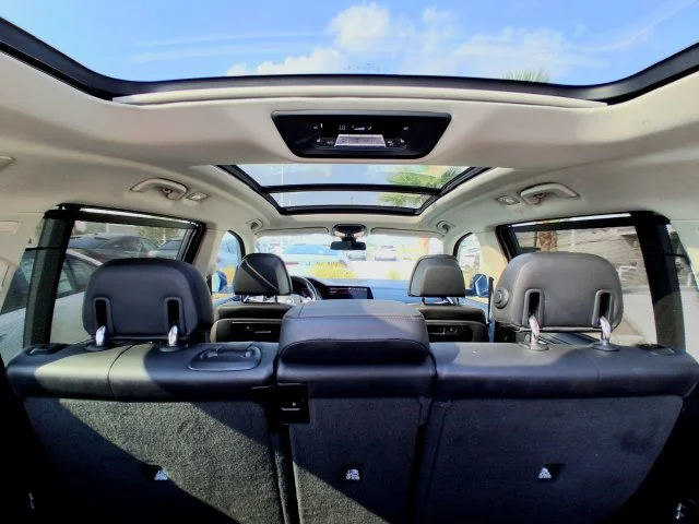 Used 2019 Gray BMW xDrive40i image 30